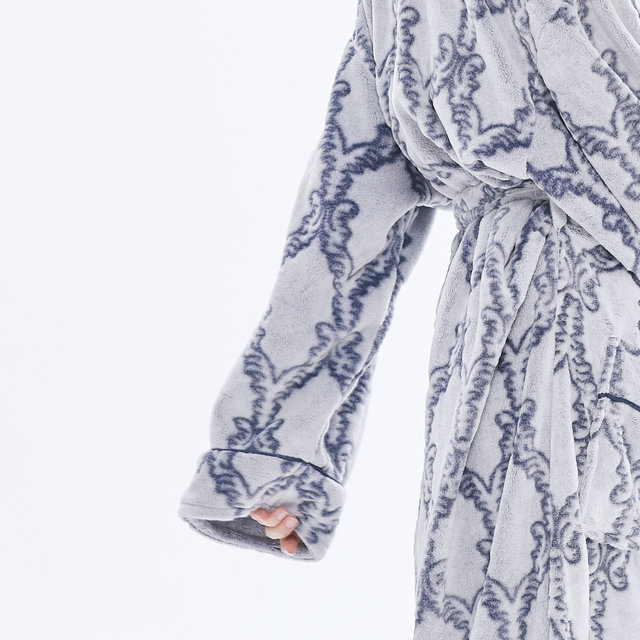 100 Polyester Embossed Printed Flannel Robes Wholesale Unique